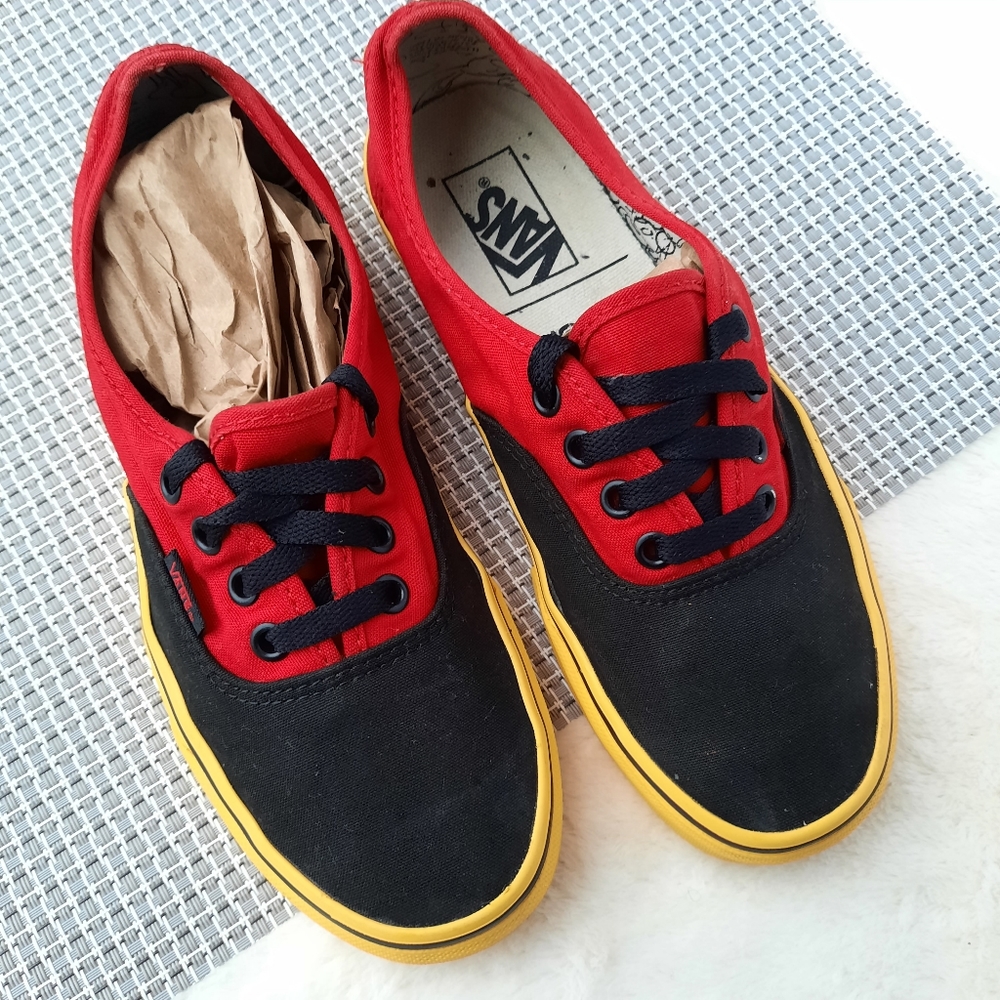 Vans x Disney Mickey Mouse 90th Anniversary Limited Edition Sneakers Rare - Picture 4 of 11